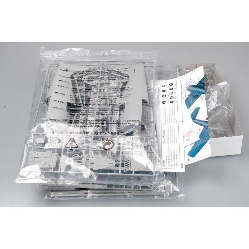 02257 1/32 F6F5 Hellcat Plastic Model Kit