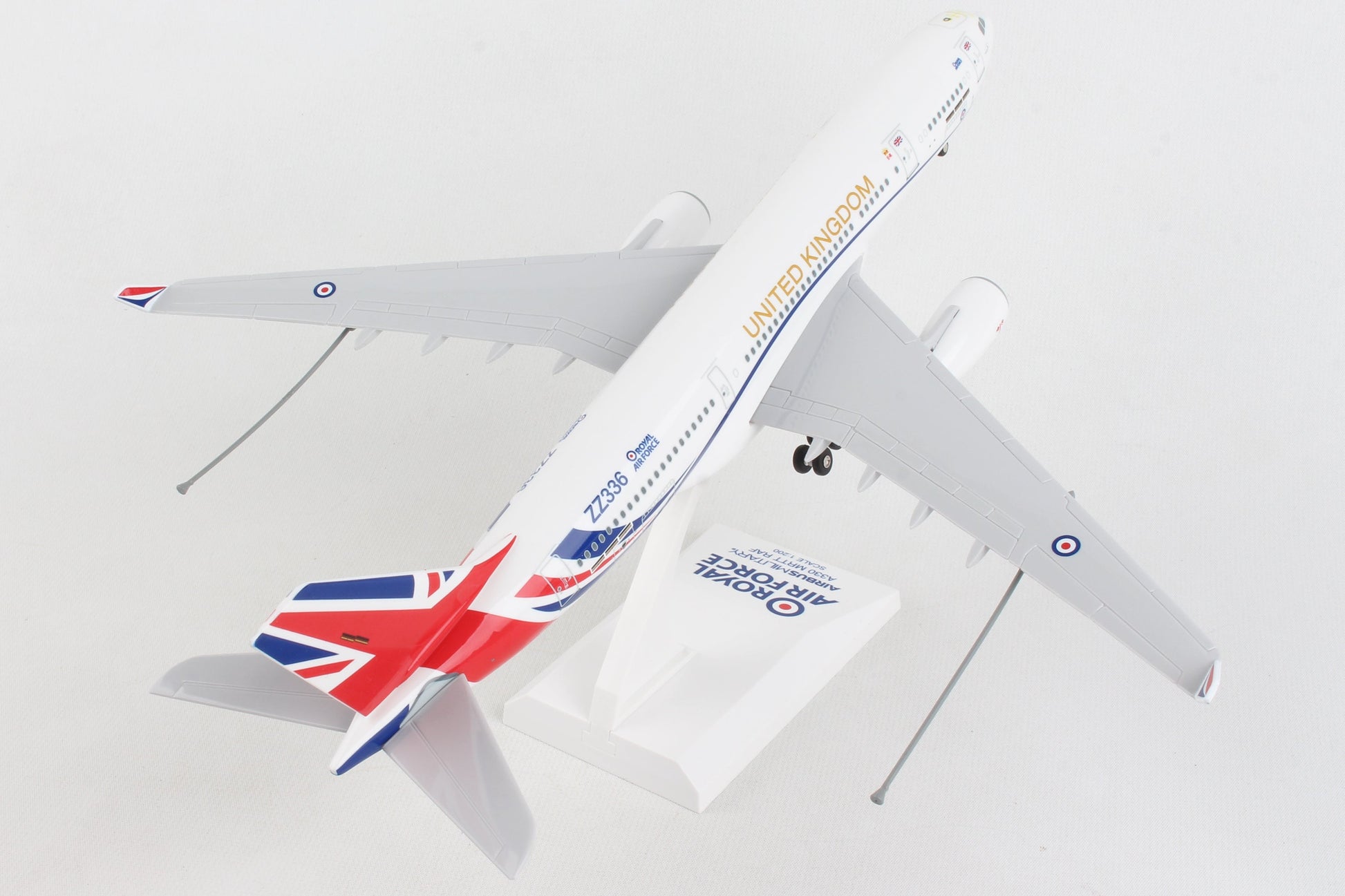 SKR1058 SKYMARKS RAF A330-200 1/200 W/GEAR VOYAGER